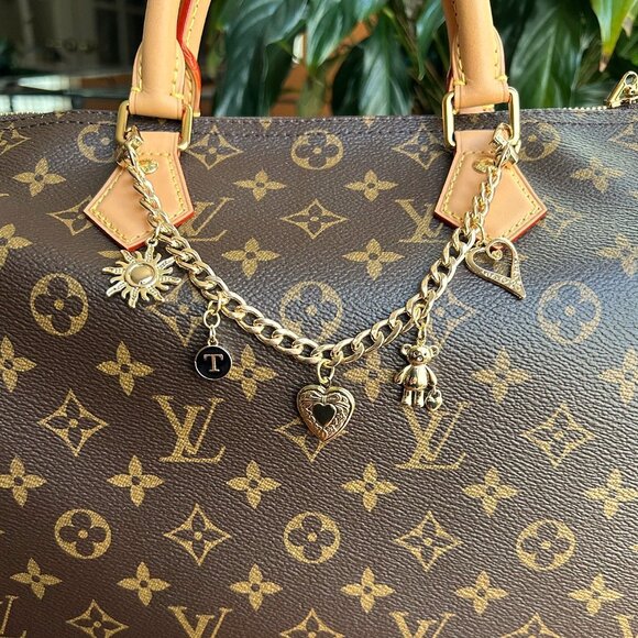 New HEART LOCKET Bag Charm Gold Tone with Monogram Initial❤️ - Picture 6 of 7